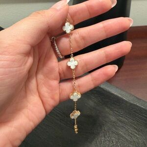 Elegant Gold and White Clover Bracelet